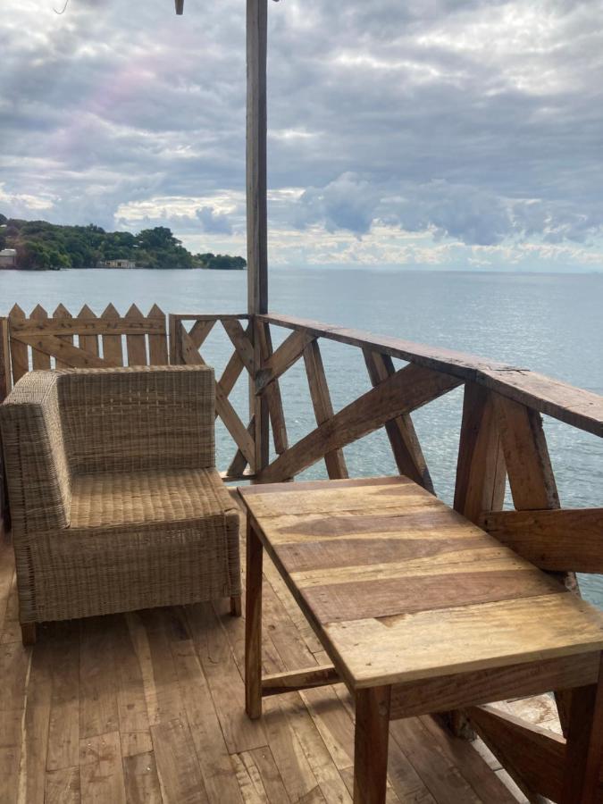 Soul Rebel Lodge & Backpackers Nkhata Bay Экстерьер фото