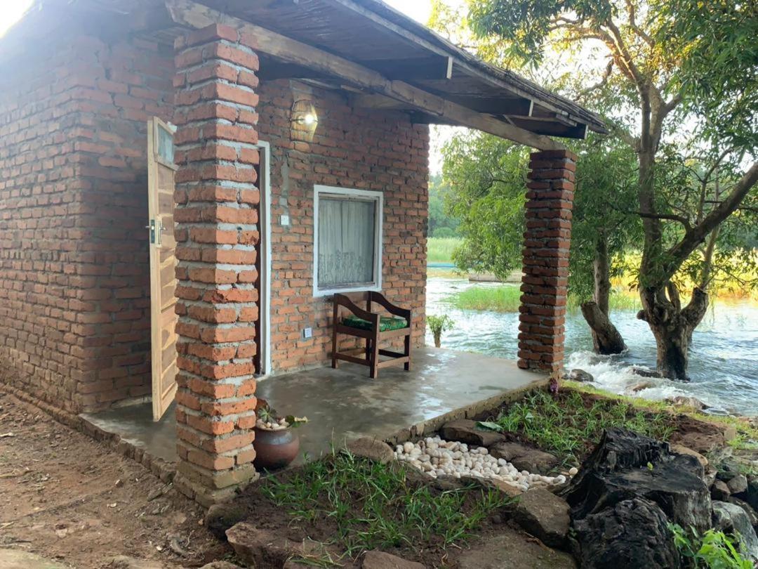 Soul Rebel Lodge & Backpackers Nkhata Bay Экстерьер фото